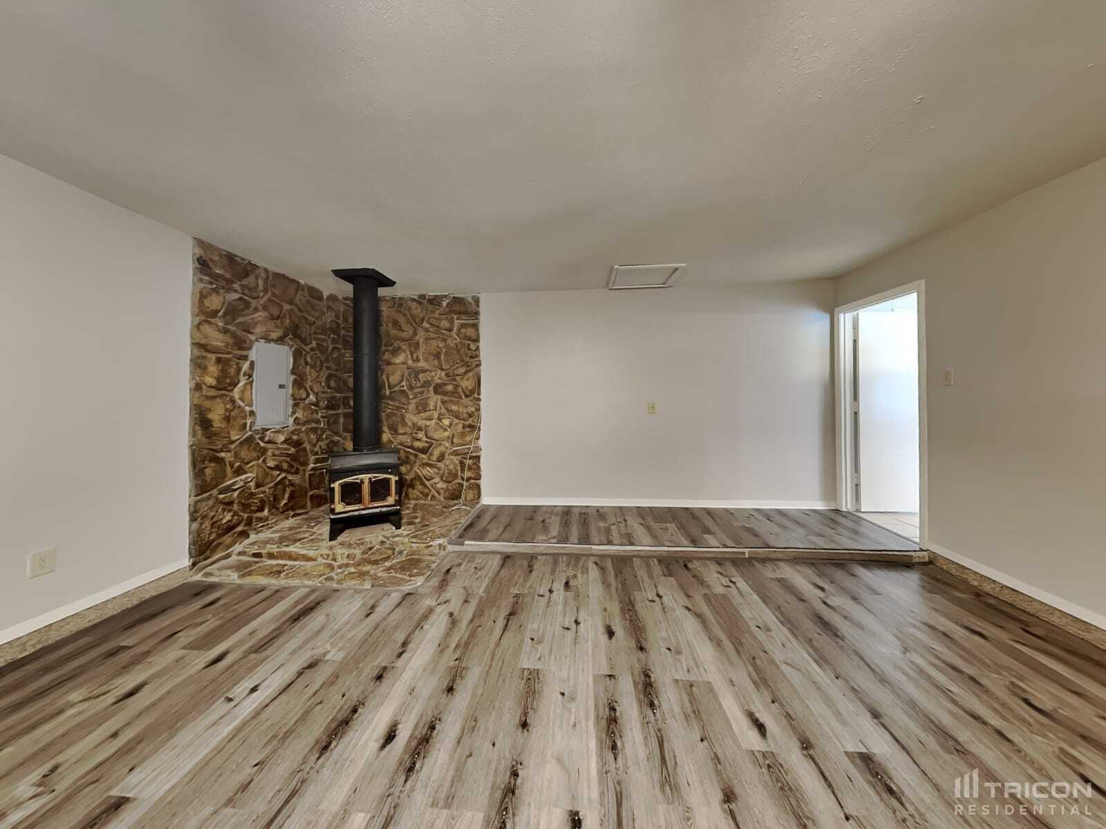 Building Photo - 1122 Oakbluff Dr