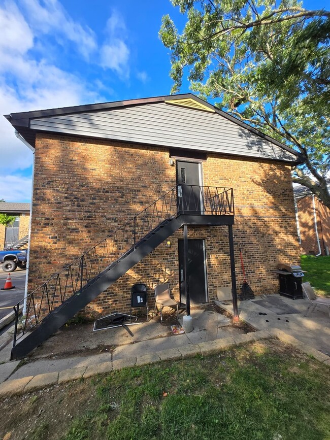 Building Photo - 924 Greenbrier Rd