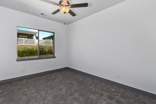 Building Photo - 3 Bed 2 Bath Townhome!