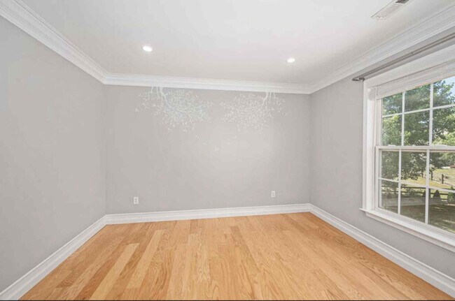 Building Photo - 8174 Colyn Ct