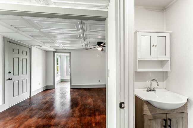 Building Photo - 210 Dewey St