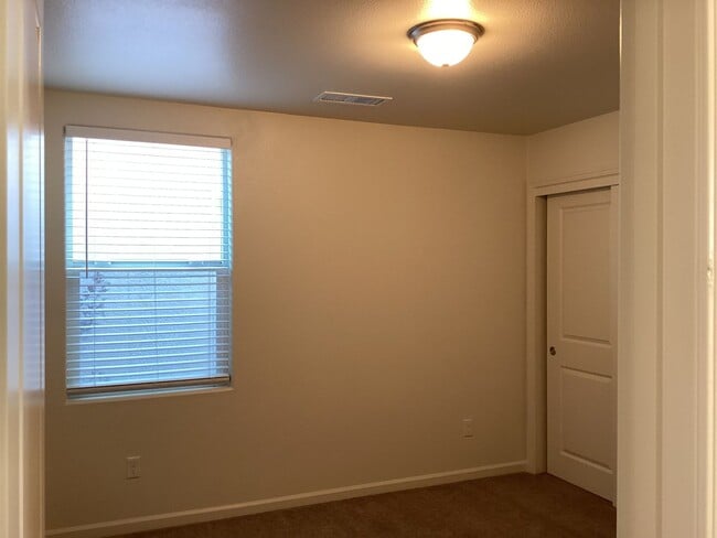 Building Photo - 6319 E Creek View Ln