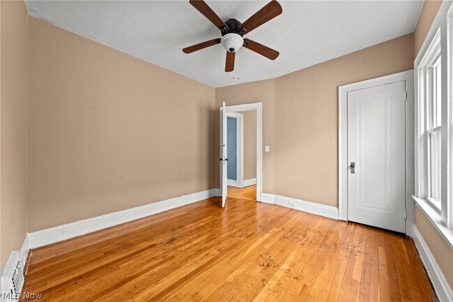 Building Photo - 2056 Wascana Ave