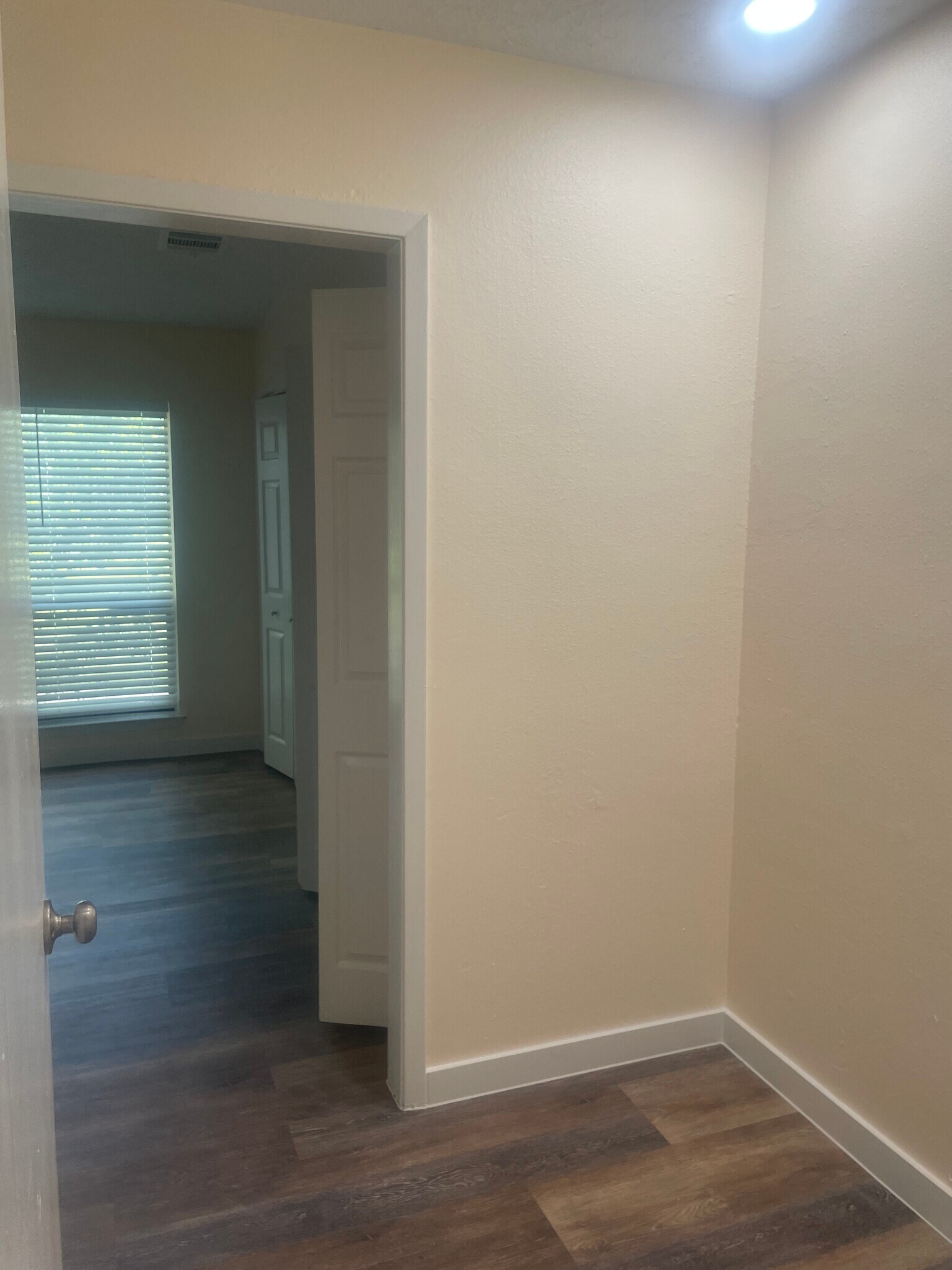Master entry space for storage, seating, work station - 1500 S Diamondhead Blvd