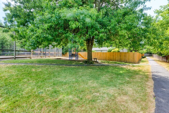 Building Photo - 5751 SW 204th Pl