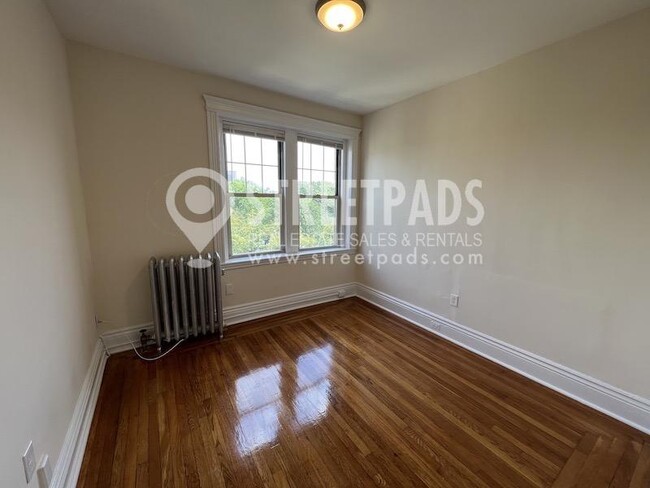 Building Photo - bedroom in Boston MA 02215