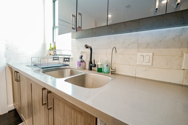 Building Photo - 2401 Crawford St