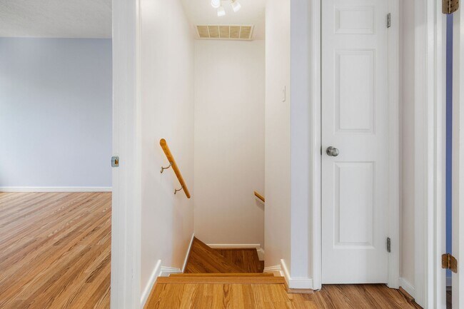Building Photo - Charming 2 Bedroom/1 Bath Townhome in Henrico ***Available Early September***