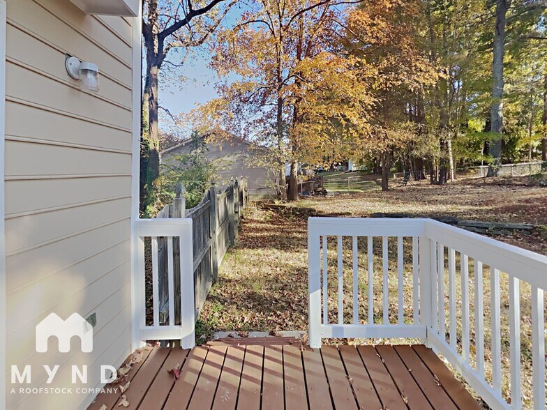 Building Photo - 915 Horton Rd