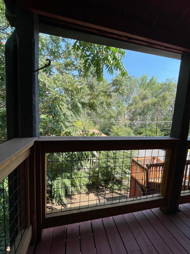 Building Photo - 207 Midway Ave