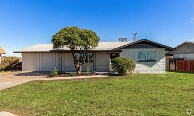 Building Photo - 1449 N Wycliff Cir