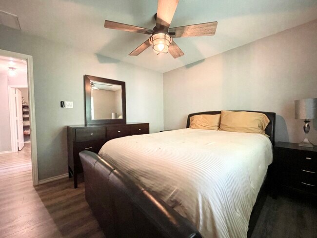 Guest Room #4 with walk-in closet - 11519 Brae Hill