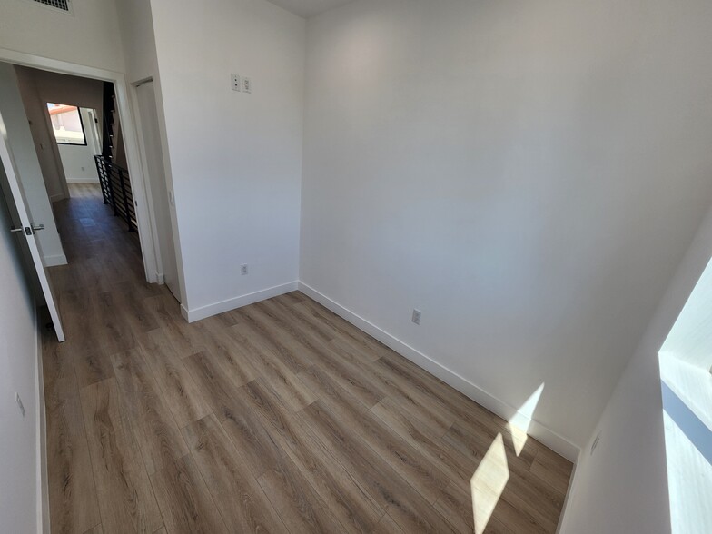 Building Photo - 6061 Fulton Ave