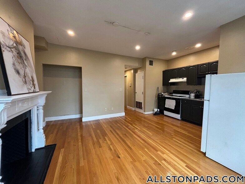 Building Photo - 17 Highgate St