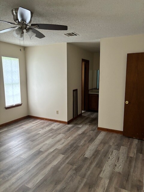 Building Photo - 736 Daigle St