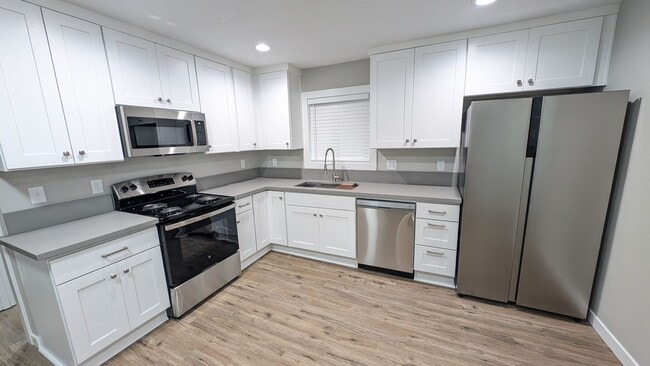 Building Photo - 2 bedroom 1 bath single level home