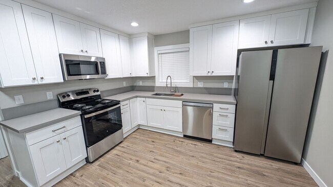 Building Photo - 3 bedroom 1 bath single level home