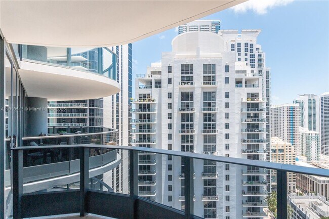 Building Photo - 1000 Brickell Plaza