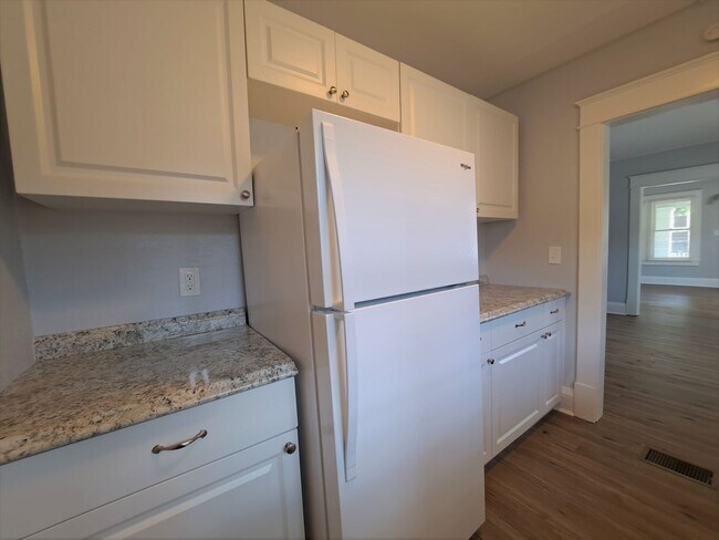 Building Photo - 2 Bed / 1 Bath for RENT in Lakeland's Hist...
