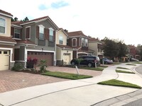 Building Photo - Beautiful townhome