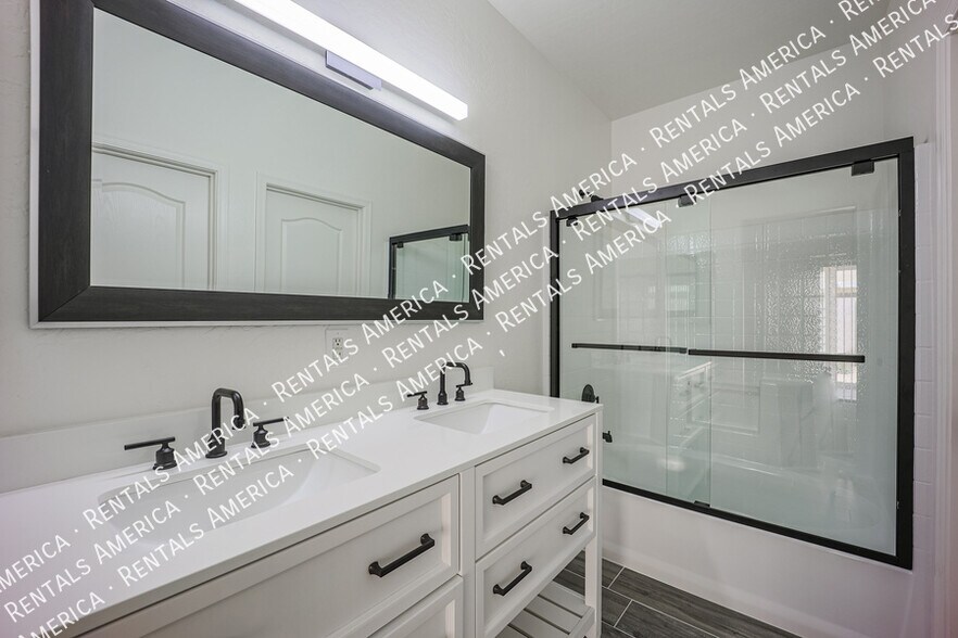 Building Photo - 2738 E Indian Wells Pl