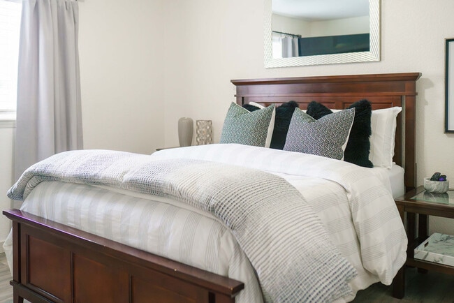 Building Photo - Lilac Retreat - Unit C