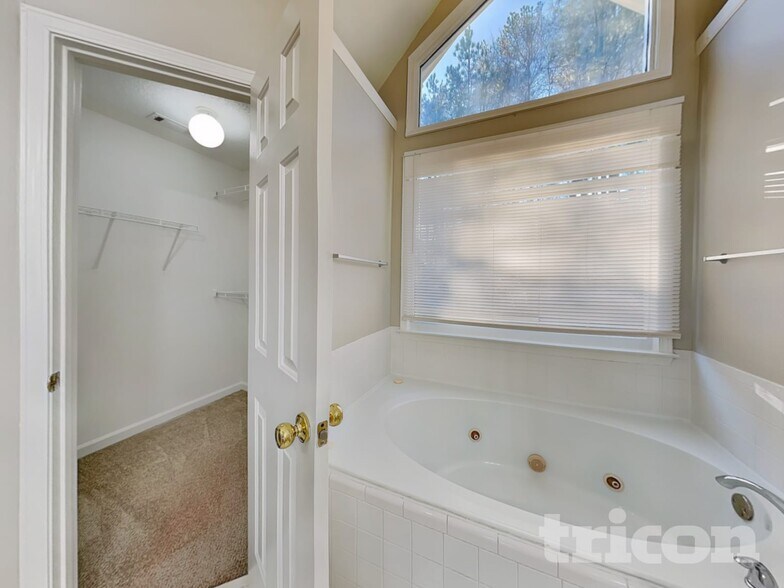 Building Photo - 4112 Trotters Way Dr