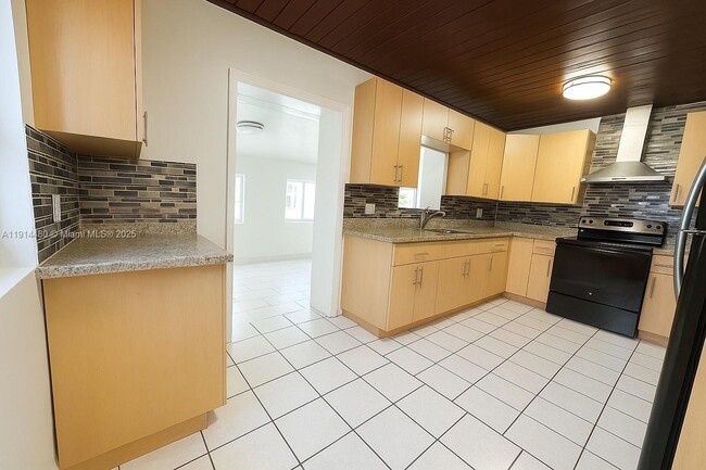 Building Photo - Miami Springs Single Family Home