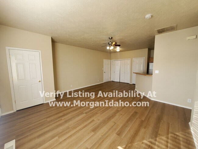 Building Photo - 2-car garage, mowing included, convenientl...