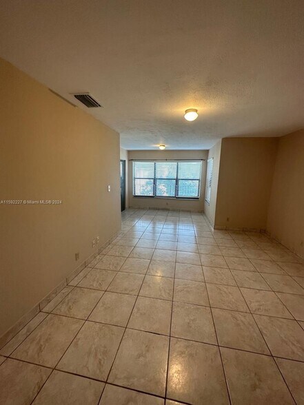 Building Photo - 2846 S University Dr
