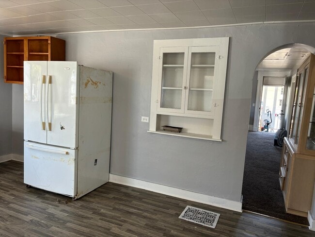 Building Photo - 533 W Greene St