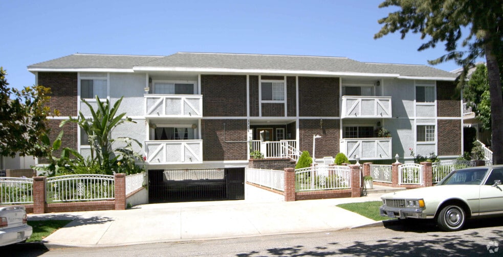 Building Photo - 3725 S Canfield Ave