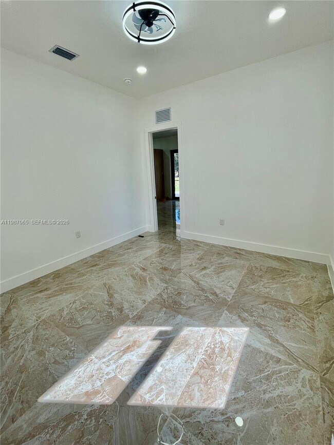 Building Photo - 435 N Quebrada St