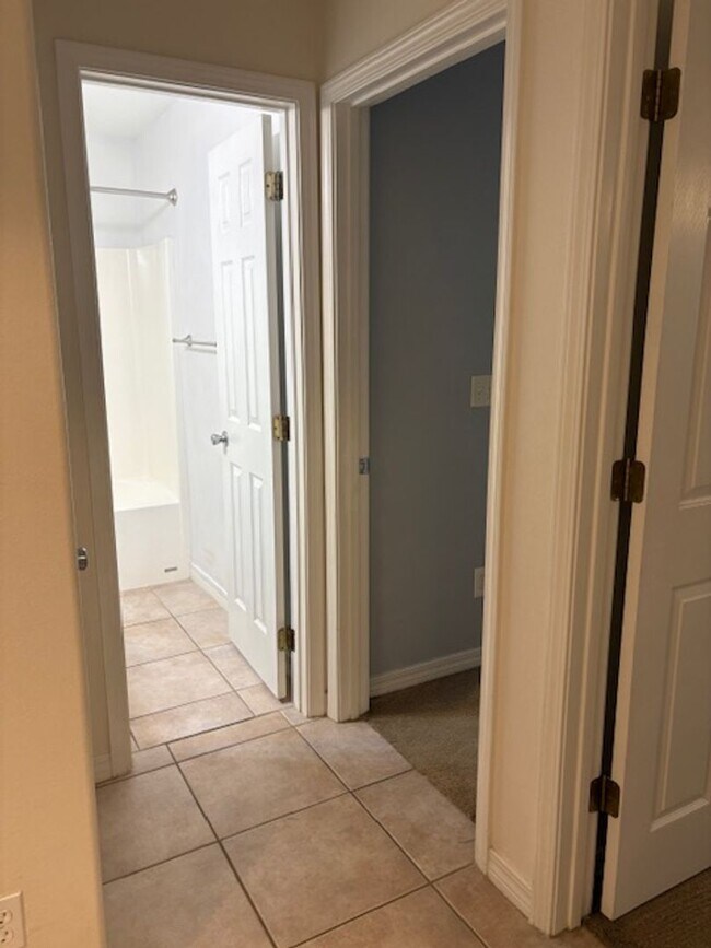 Building Photo - 1833 Sundown Dr