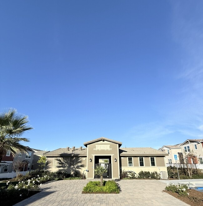 Building Photo - 36351 Elizabeth Ln