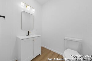 Building Photo - 1407 W Mistletoe Ave