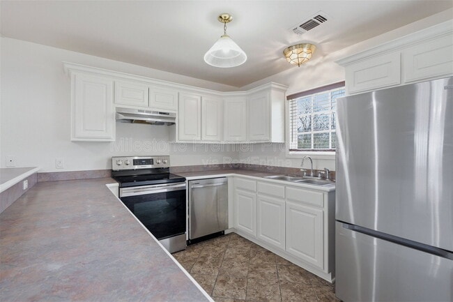 Building Photo - 2418 Loy Lake Rd