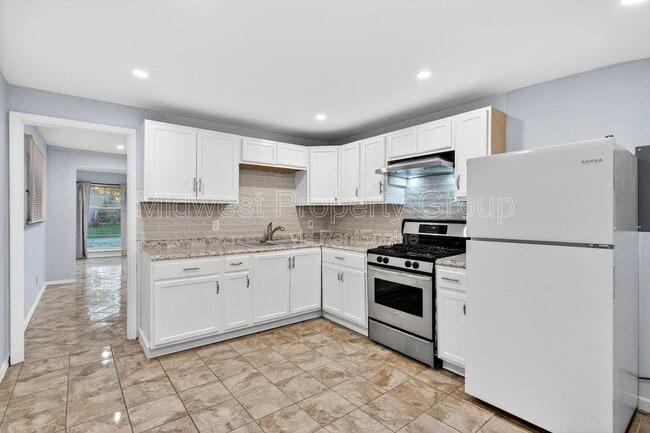 Building Photo - 5520 Holborn Dr