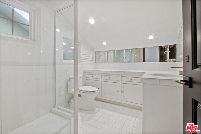 Building Photo - 3553 Cody Rd
