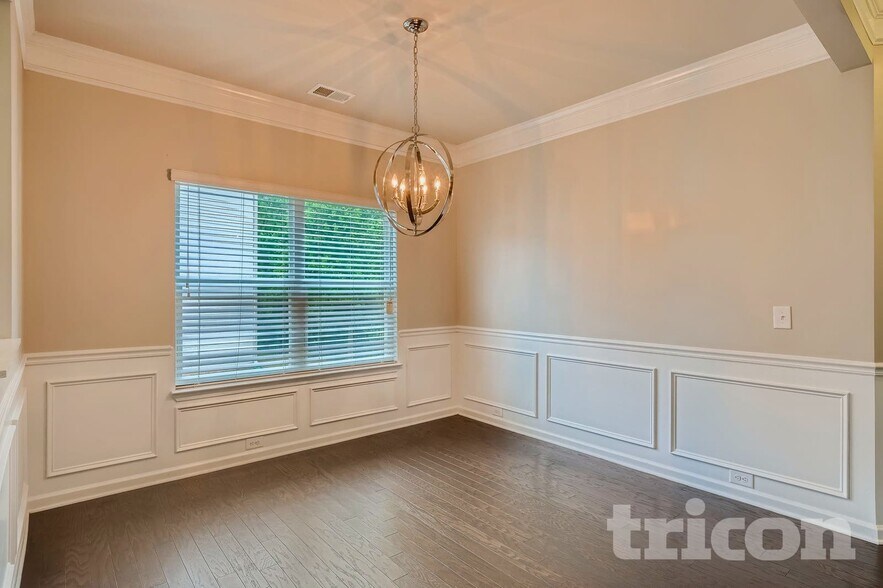 Building Photo - 451 Fredrick Dr