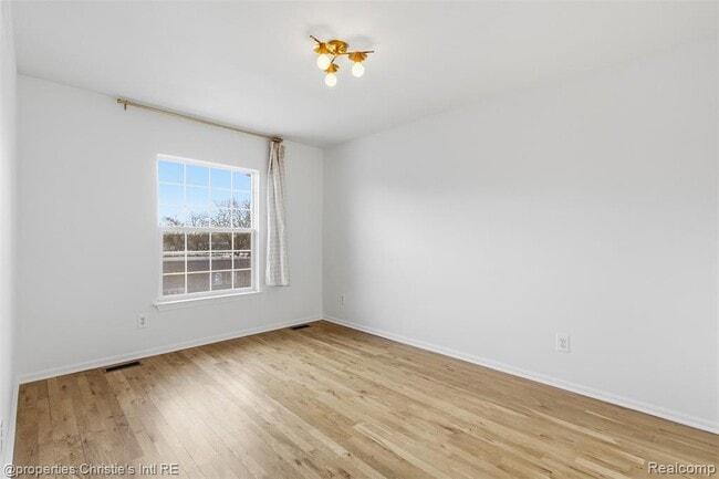 Building Photo - 1050 18th St