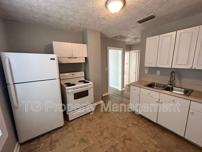 Building Photo - 3516 Phyllis St