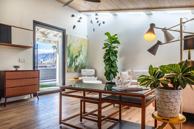 Building Photo - 2748 E Via Escuela