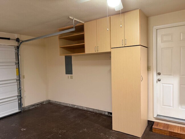 Building Photo - Updated two-bedroom one bathroom duplex in Thurston!