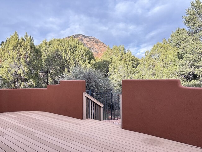 Building Photo - Beautiful Home in West Sedona