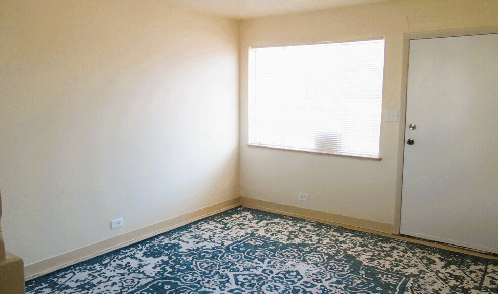 Building Photo - 1929 S Elati St