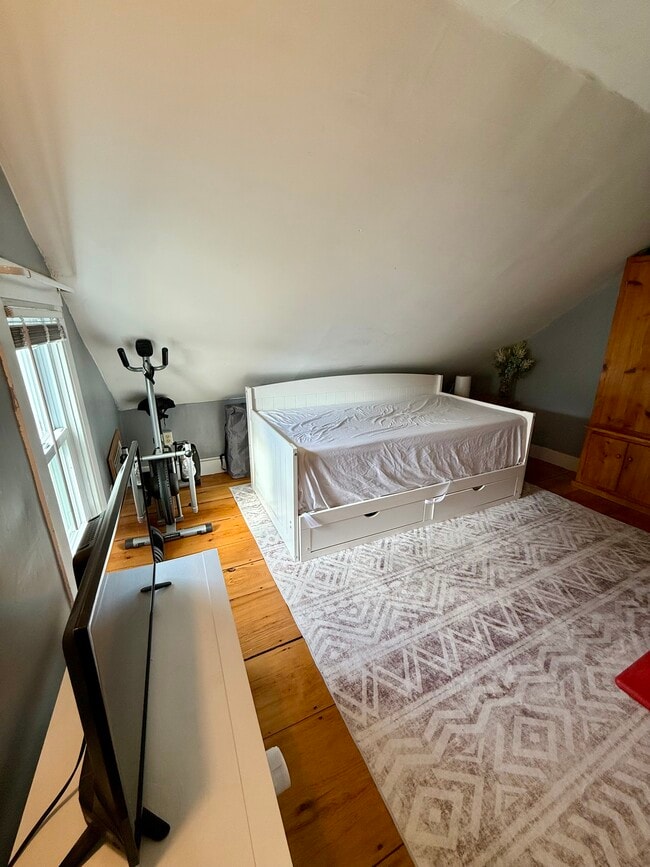 Building Photo - 72 Main St