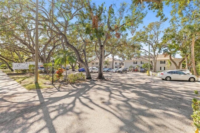 Building Photo - 5221 Bayshore Blvd