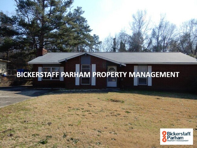 Building Photo - Brick Home Located Off Of Schatulga Rd! Wi...