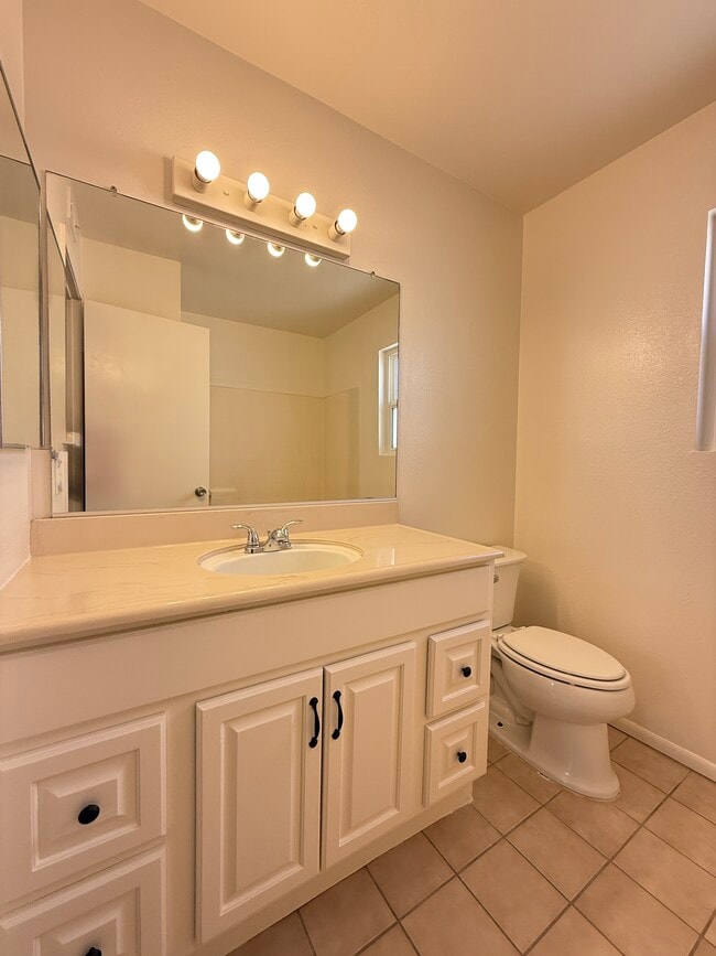 Building Photo - 2711 Nandina Dr